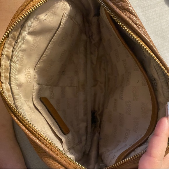 Michael Kors crossbody - Picture 3 of 5